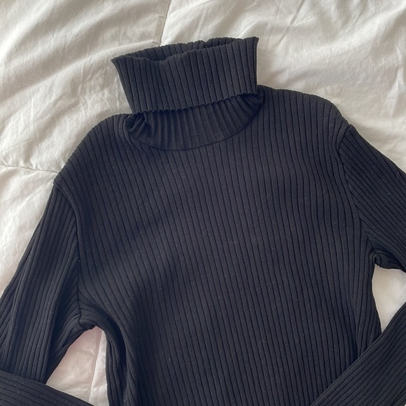 Zara Cropped Black Ribbed Turtleneck - Picture 2 of 2